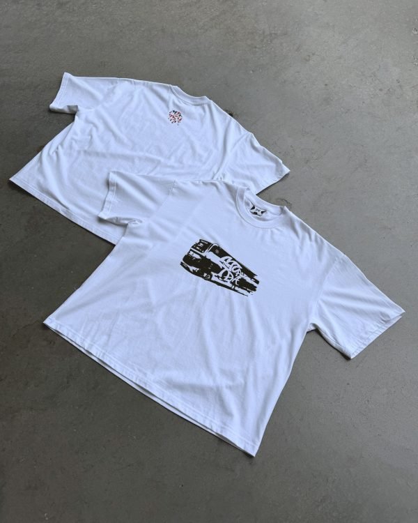 459067837_1935915390177666_7314667554313340828_n-600x750-1 A Mertra White Tee