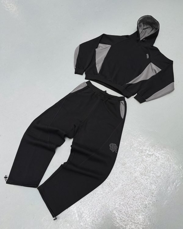 466915430_1800874750716334_5056822132419065931_n-600x750-6 A Mertra Tracksuit – Black