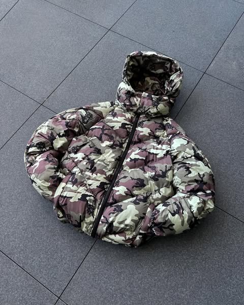 470483453_898302452508496_3418973855074422363_n-1 MERTRA CAMO PUFFER