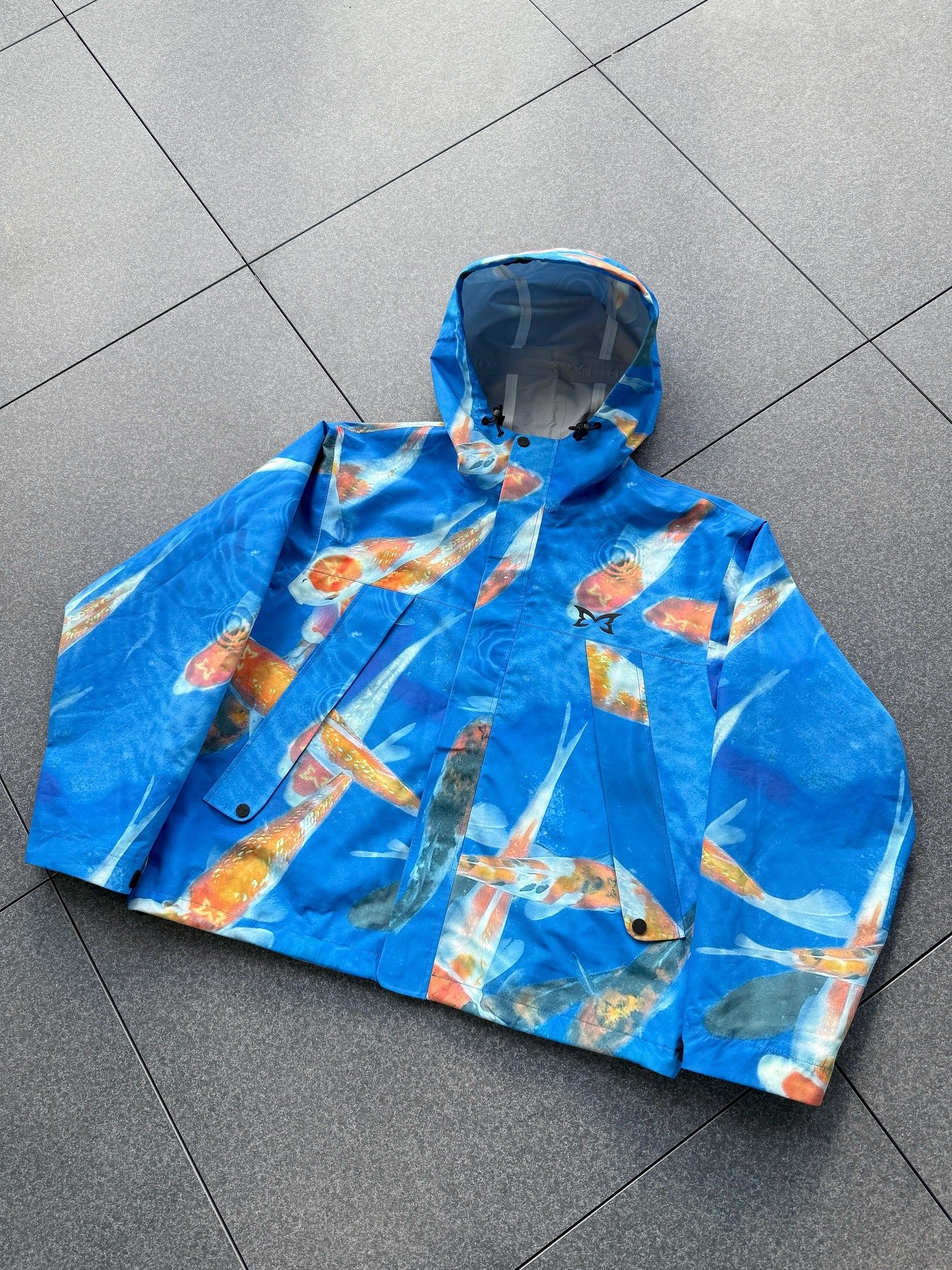 508997270_18038900600641675_545108075425593738_n MERTRA KOI JACKET